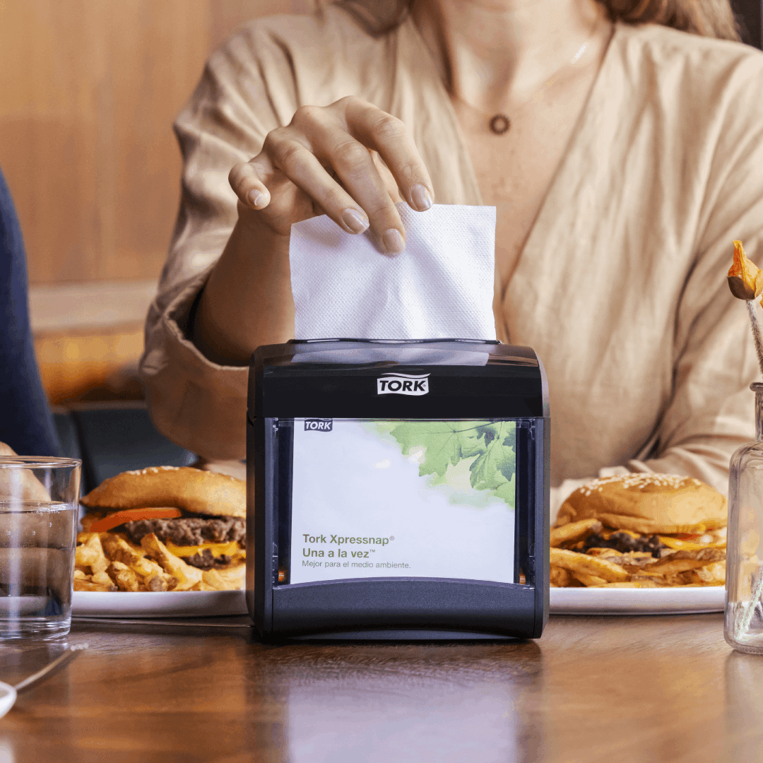 DISPENSADOR TORK® SERVILLETA XPRESSNAP NEGRO 733088